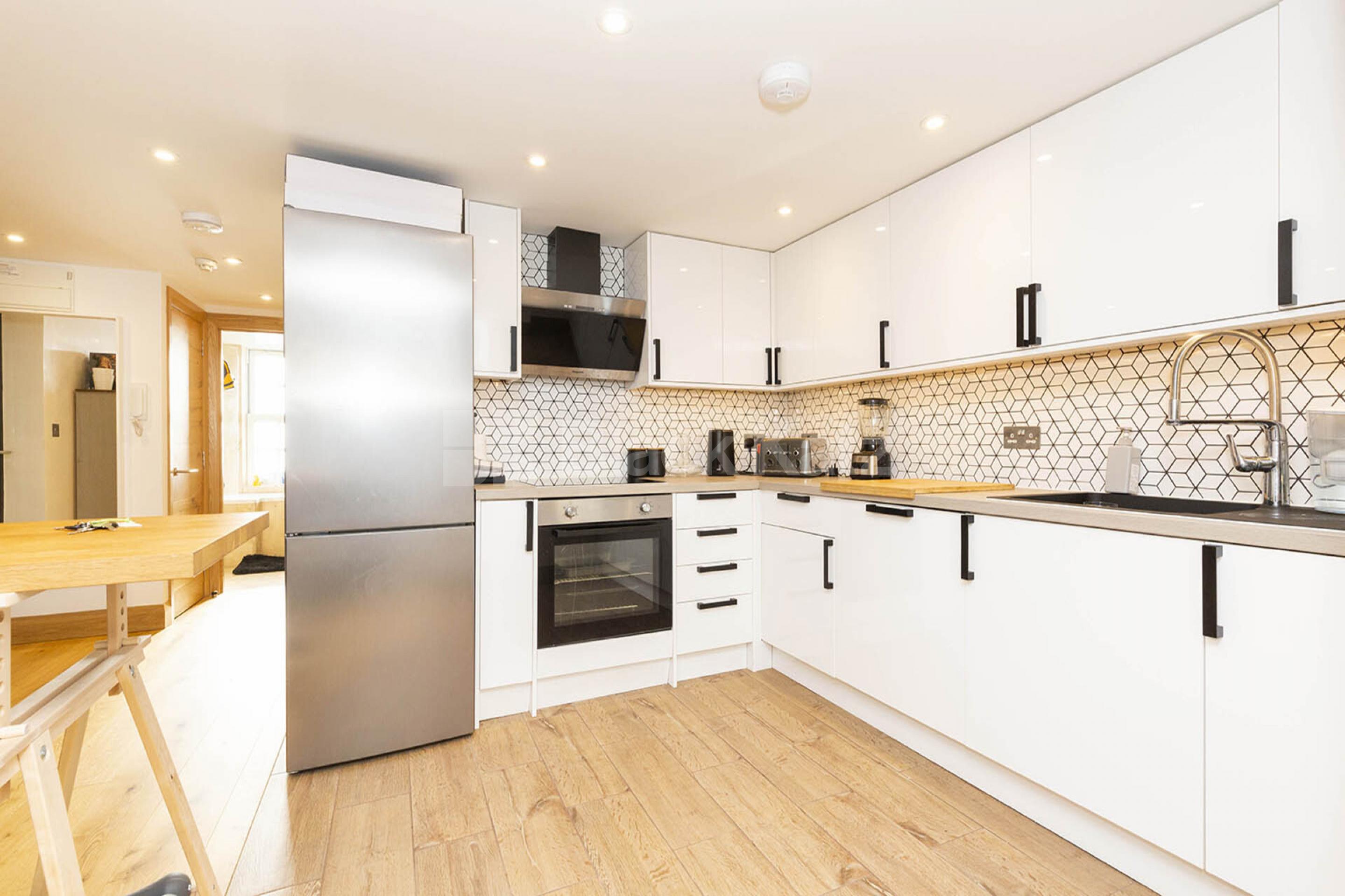 Newly refurbished 1 bedroom with large terrace located in Zone 1 Angel Chapel Market, Angel N1